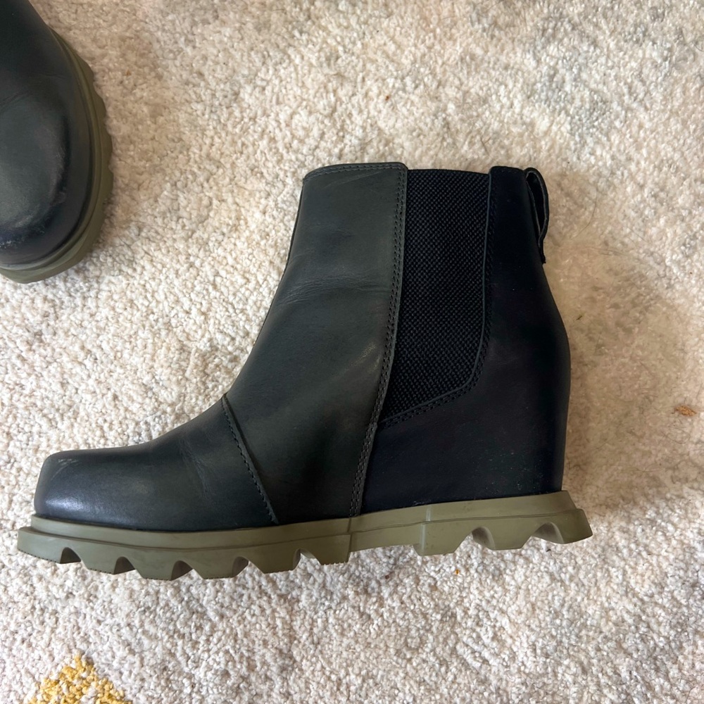 Sorel wedge ankle boots- waterproof leather